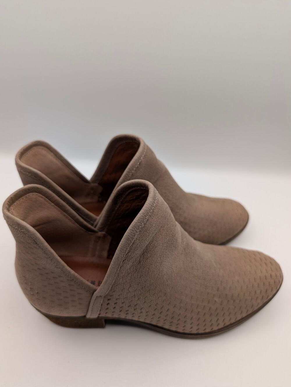 Lucky Brand 'Loria' Tan Suede Pointed Toe Stacked Heel Ankle Boots 7M